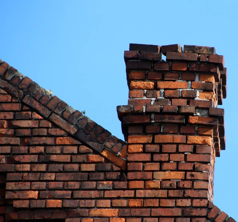 Signs Your Stevenson Ranch Home Needs a Chimney Inspection Damaged chimney on an Stevenson Ranch home showing cracks and missing mortar